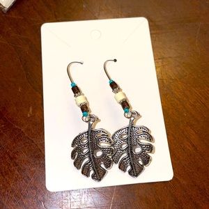 Leaf earrings very light